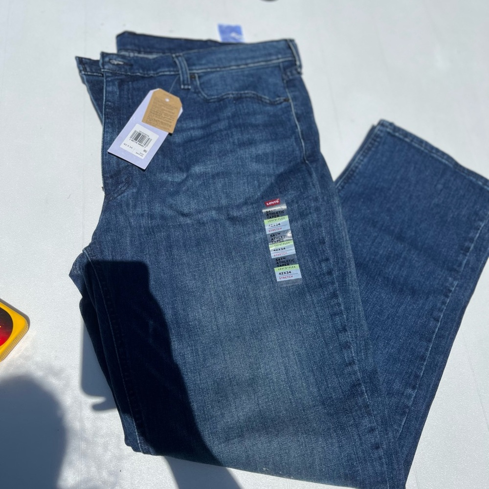 NWT Men’s Levi’s style 541 blue jeans athletic taper in wonderful condition!